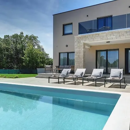 Omnia By Istrialux וילה