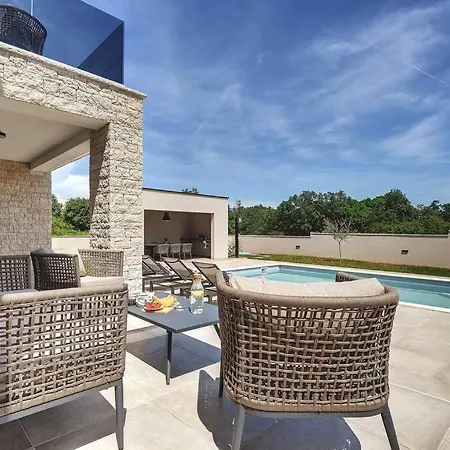 Omnia By Istrialux וילה