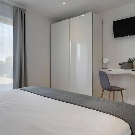 Omnia By Istrialux * Loborika